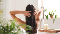 Péče o vlasy: Tipy a triky pro zdravé a lesklé vlasy